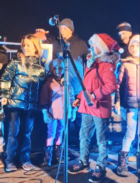 Župan je s pritiskom na gumb slovesno prižgal lučke_Foto Ana Pavec